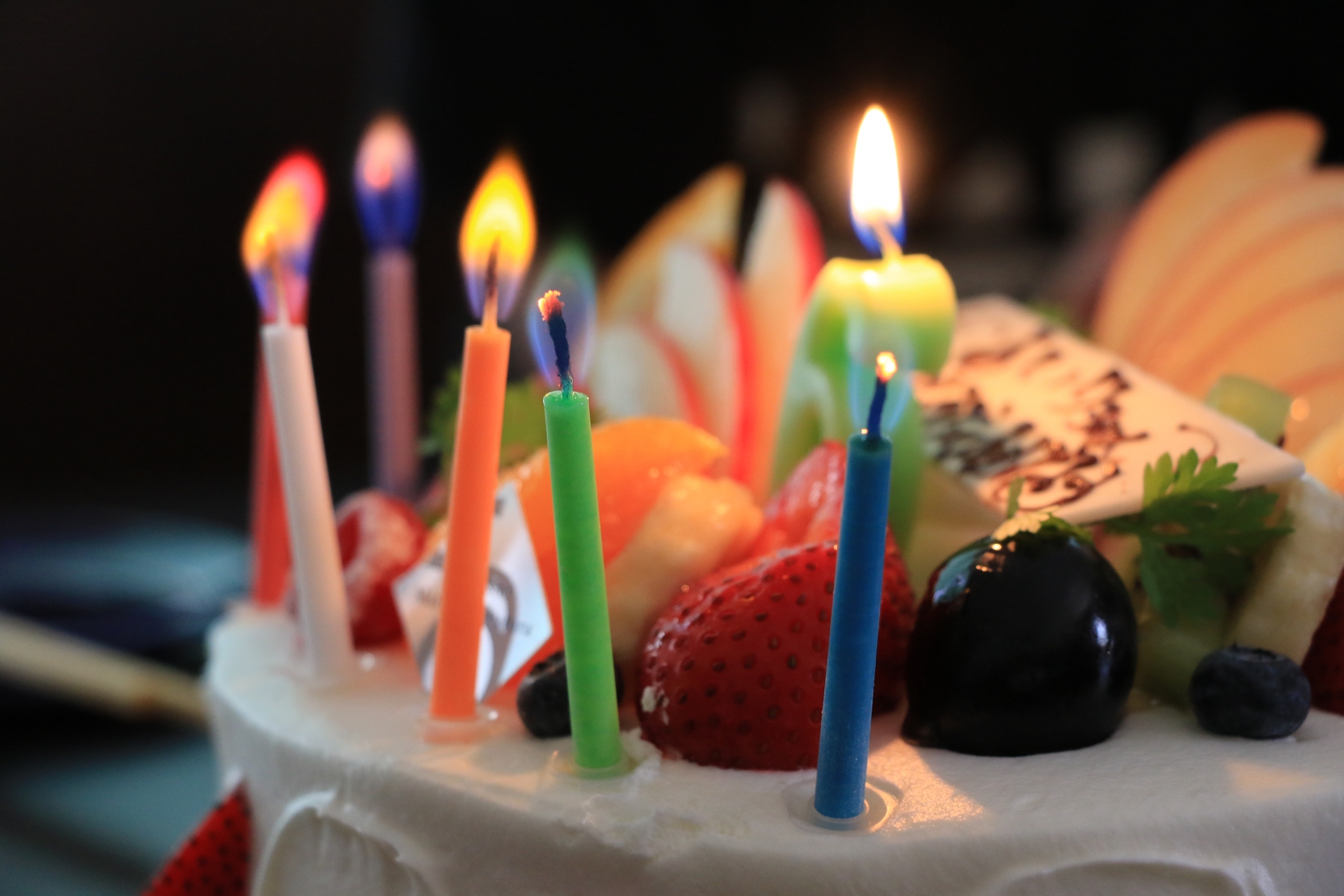 誕生日ケーキにろうそくを立てる意味とは？火を吹いて消す理由も | 北